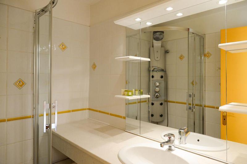 Logis La Lentillere - Restaurant Cote Parc Lalacelle Kamer foto