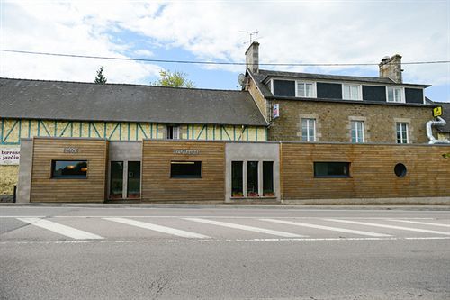 Logis La Lentillere - Restaurant Cote Parc Lalacelle Buitenkant foto