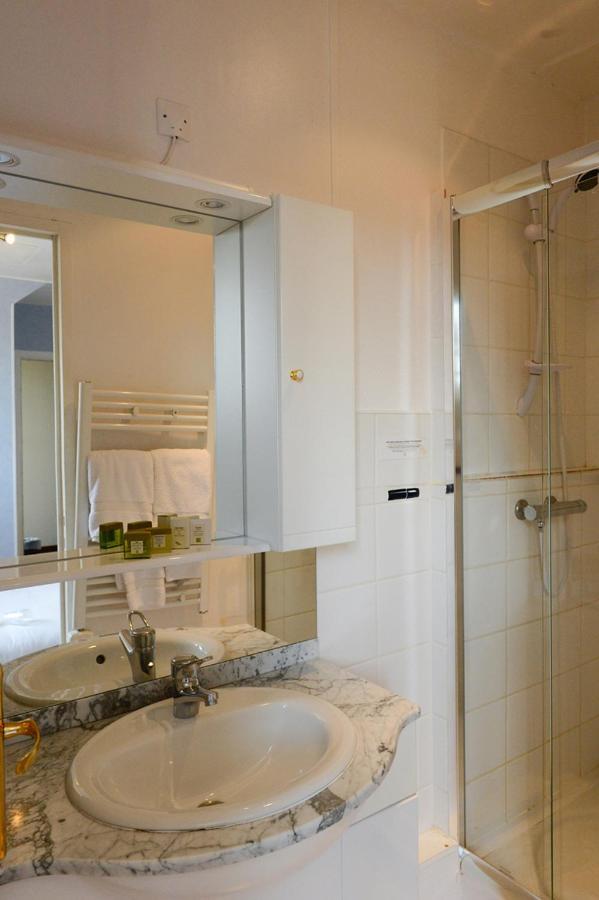 Logis La Lentillere - Restaurant Cote Parc Lalacelle Kamer foto
